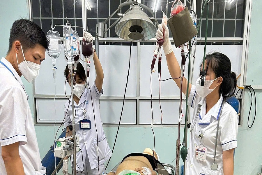 Lâm Đồng: 4 thầy thuốc hiến máu cứu người giữa “giờ vàng” sinh tử