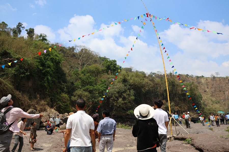 Cùng tham gia trò chơi ném còn Cùng tham gia trò chơi ném còn