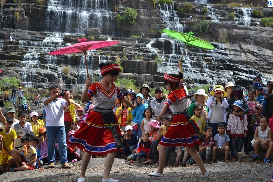 Đến thác Pongour vào dịp lễ hội bạn sẽ được tham gia nhiều hoạt động thú vị Đến thác Pongour vào dịp lễ hội bạn sẽ được tham gia nhiều hoạt động thú vị