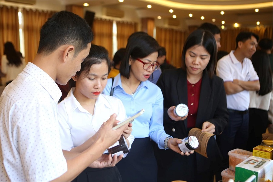 Lâm Đồng đang đẩy mạnh tuyên truyền, hỗ trợ doanh nghiệp đăng ký và áp dụng TXNG, giúp nâng cao giá trị nông sản Lâm Đồng đang đẩy mạnh tuyên truyền, hỗ trợ doanh nghiệp đăng ký và áp dụng TXNG, giúp nâng cao giá trị nông sản