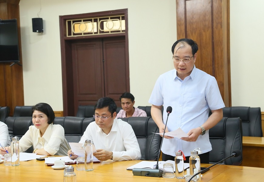 Lãnh đạo phường Phố Hiến báo cáo kết quả công tác chuẩn bị bầu cử của phường tại buổi làm việc. Lãnh đạo phường Phố Hiến báo cáo kết quả công tác chuẩn bị bầu cử của phường tại buổi làm việc.