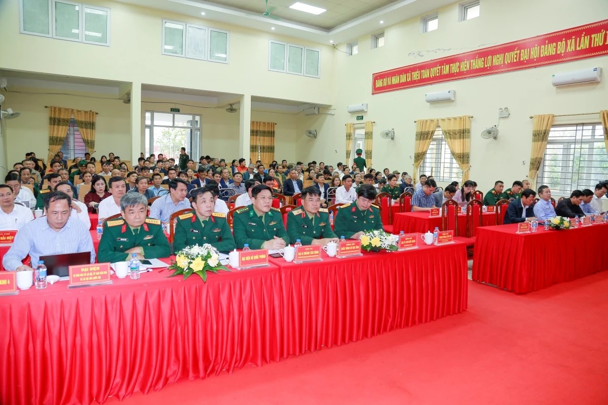 Các ứng cử viên, đại biểu và Nhân dân tham dự hội nghị. Các ứng cử viên, đại biểu và Nhân dân tham dự hội nghị.