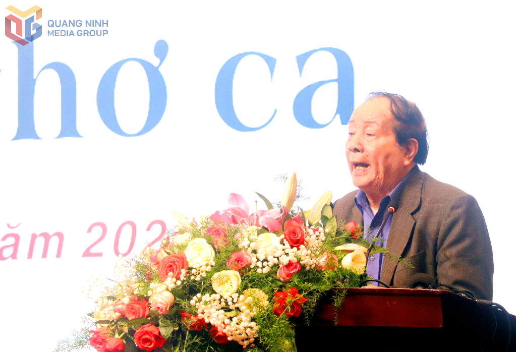 Nhà thơ Hữu Thỉnh tham luận tại tọa đàm Nhà thơ Hữu Thỉnh tham luận tại tọa đàm