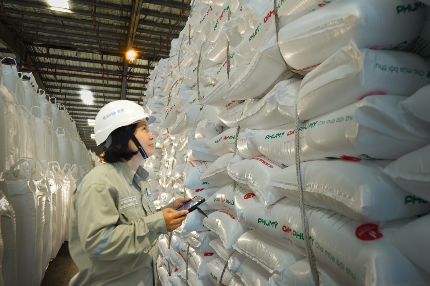 C&ocirc;ng t&aacute;c kinh doanh, điều độ h&agrave;ng h&oacute;a được tổ chức th&ocirc;ng suốt, bảo đảm nguồn cung v&agrave; c&acirc;n đối thị trường