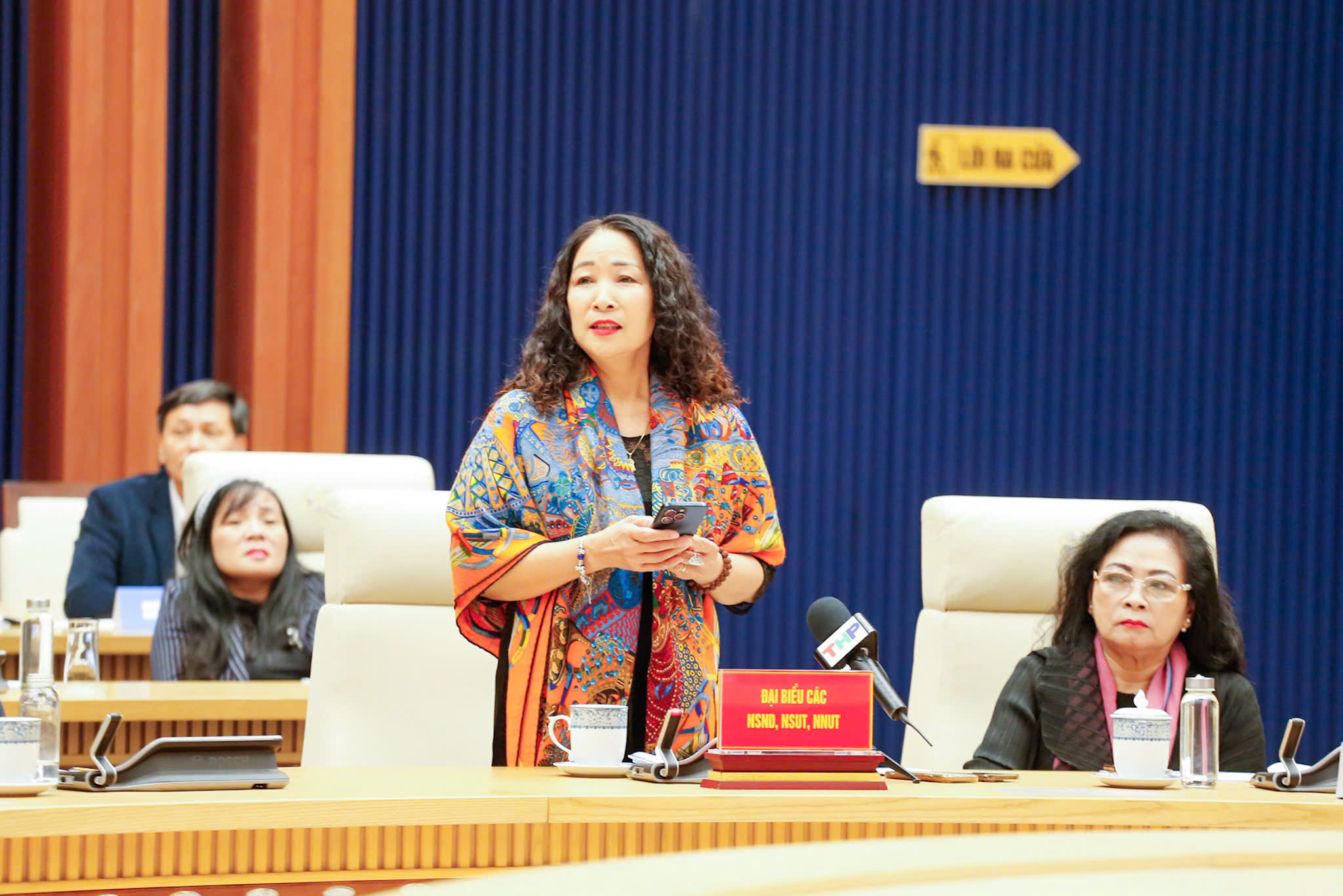 Đại biểu trao đổi, thảo luận tại Hội nghị. Đại biểu trao đổi, thảo luận tại Hội nghị.