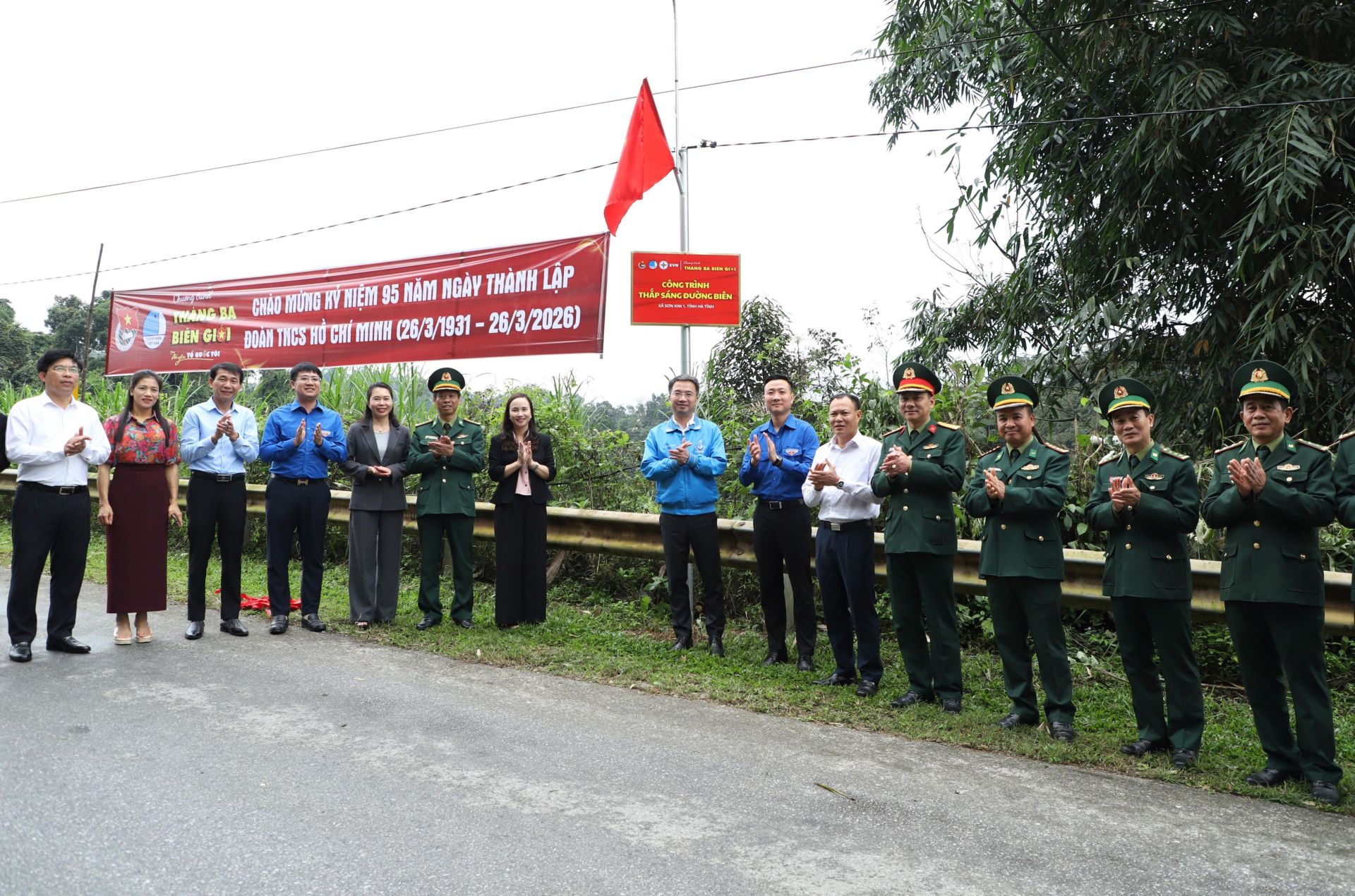 EVN phối hợp “Thắp sáng đường biên” tại Hà Tĩnh