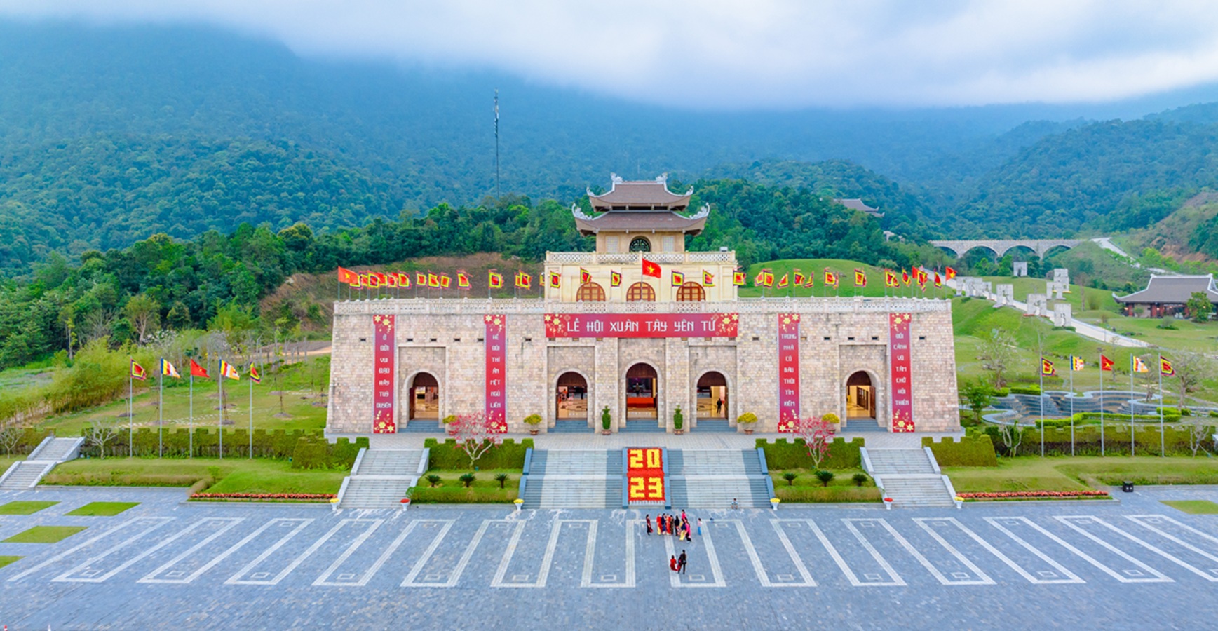 Tây Yên Tử từ một điểm đến hoang sơ trở thành một vùng du lịch trọng điểm Tây Yên Tử từ một điểm đến hoang sơ trở thành một vùng du lịch trọng điểm