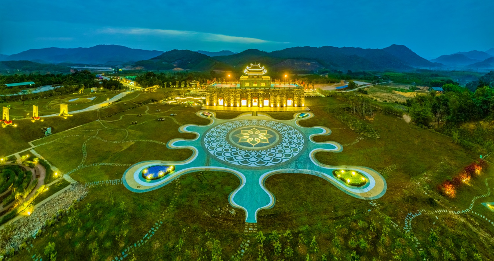 Vùng đất này không chỉ đơn thuần là một địa danh trên bản đồ du lịch, mà còn là nơi lưu giữ những dấu ấn vàng son của thiền phái Trúc Lâm Vùng đất này không chỉ đơn thuần là một địa danh trên bản đồ du lịch, mà còn là nơi lưu giữ những dấu ấn vàng son của thiền phái Trúc Lâm