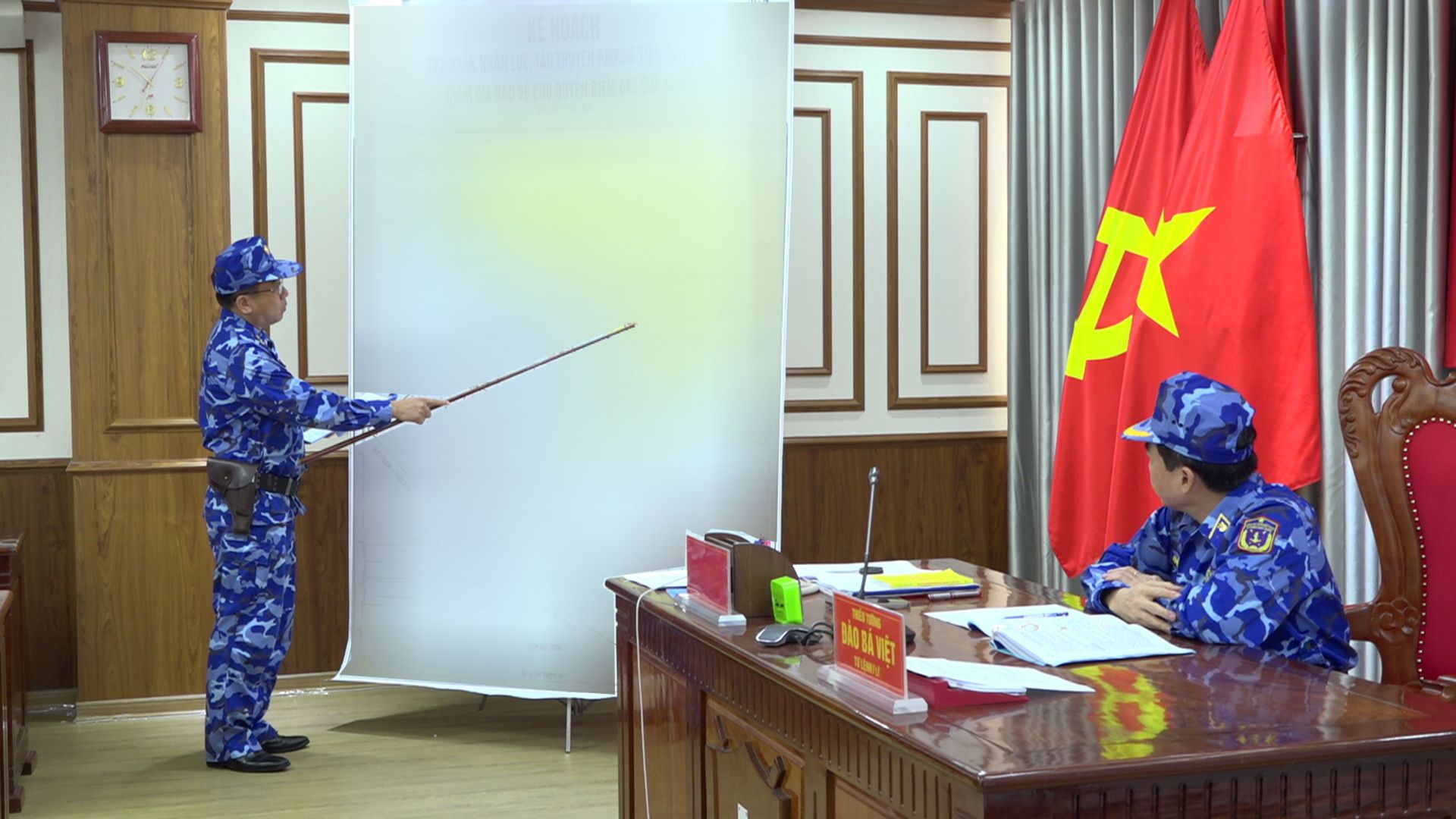 Đại tá Trần Nguyên Lai, Phó Tư lệnh - Tham mưu trưởng BTL Vùng Cảnh sát biển 4 báo cáo kế hoạch trong luyện tập chuyển trạng thái SSCĐ Đại tá Trần Nguyên Lai, Phó Tư lệnh - Tham mưu trưởng BTL Vùng Cảnh sát biển 4 báo cáo kế hoạch trong luyện tập chuyển trạng thái SSCĐ