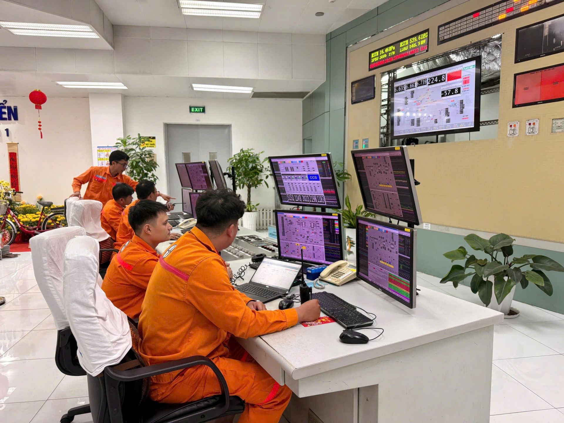 Lực lượng vận h&agrave;nh tại nh&agrave; m&aacute;y điện của EVNGENCO1 bảo đảm vận h&agrave;nh an to&agrave;n, ổn định trong giai đoạn chuẩn bị cao điểm m&ugrave;a kh&ocirc; 2026