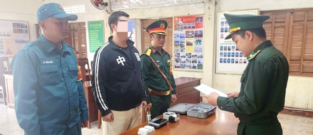 Đồn Biên phòng Hải Vân xử phạt 1 trường hợp điều khiển flycam tại khu vực cảng Liên Chiểu