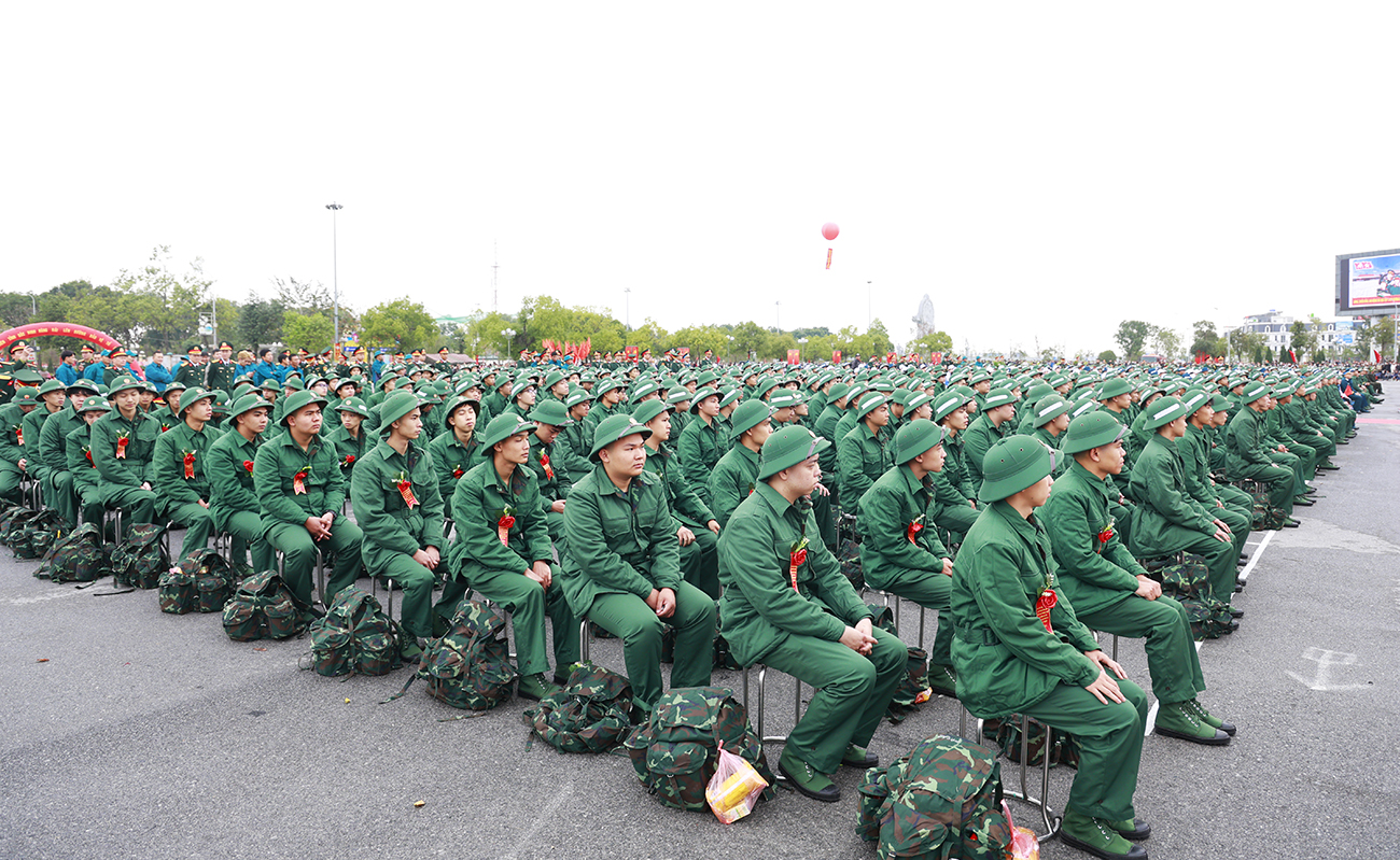 Tại điểm giao quân số 10, Ban Chỉ huy Khu vực phòng thủ 4 - Hạp Lĩnh tổ chức bàn giao 667 thanh niên cho các đơn vị nhận quân Tại điểm giao quân số 10, Ban Chỉ huy Khu vực phòng thủ 4 - Hạp Lĩnh tổ chức bàn giao 667 thanh niên cho các đơn vị nhận quân