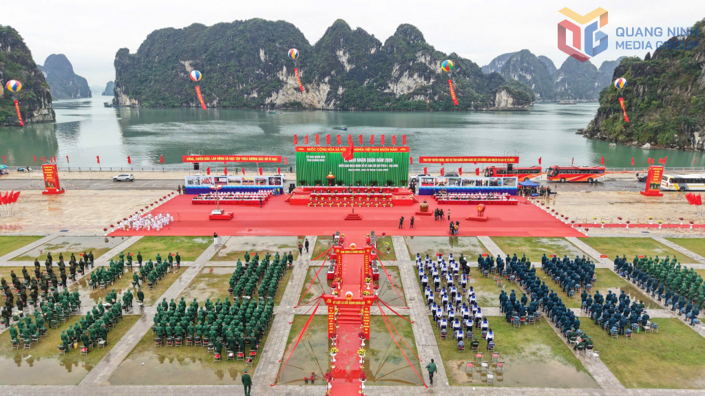 Hơn 2.300 thanh niên ưu tú của Quảng Ninh hăng hái lên đường nhập ngũ