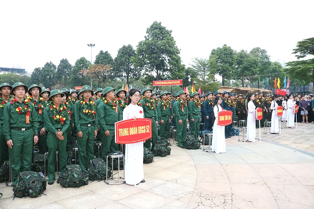 Các chiến sĩ mới được phân về các đơn vị. Các chiến sĩ mới được phân về các đơn vị.