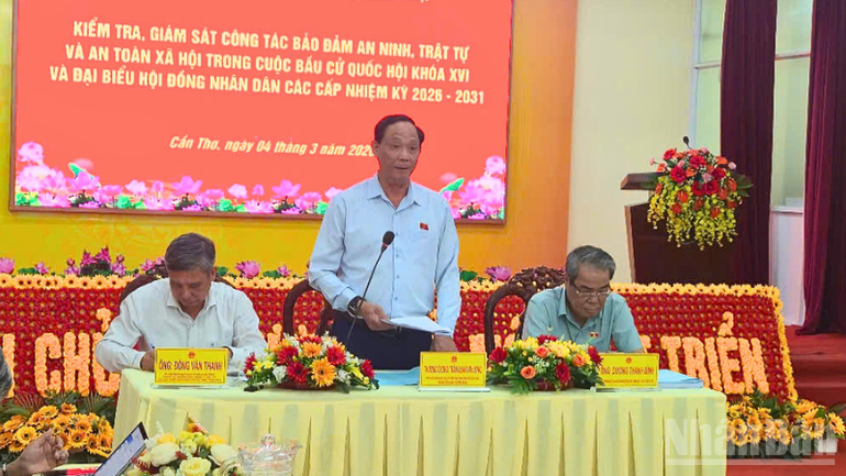 Phó Chủ tịch Quốc hội Trần Quang Phương, Trưởng đoàn kiểm tra, giám sát của Hội đồng Bầu cử quốc gia phát biểu chỉ đạo. Phó Chủ tịch Quốc hội Trần Quang Phương, Trưởng đoàn kiểm tra, giám sát của Hội đồng Bầu cử quốc gia phát biểu chỉ đạo.