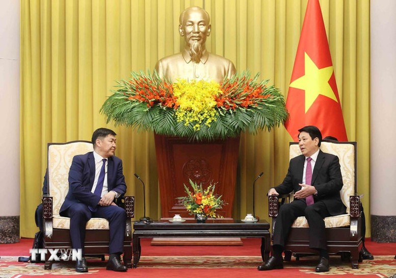 Chủ tịch nước khẳng định Việt Nam nhất quán coi trọng và mong muốn cùng Mông Cổ tiếp tục vun đắp và tăng cường quan hệ hữu nghị truyền thống tốt đẹp giữa hai nước - Ảnh: TTXVN Chủ tịch nước khẳng định Việt Nam nhất quán coi trọng và mong muốn cùng Mông Cổ tiếp tục vun đắp và tăng cường quan hệ hữu nghị truyền thống tốt đẹp giữa hai nước - Ảnh: TTXVN
