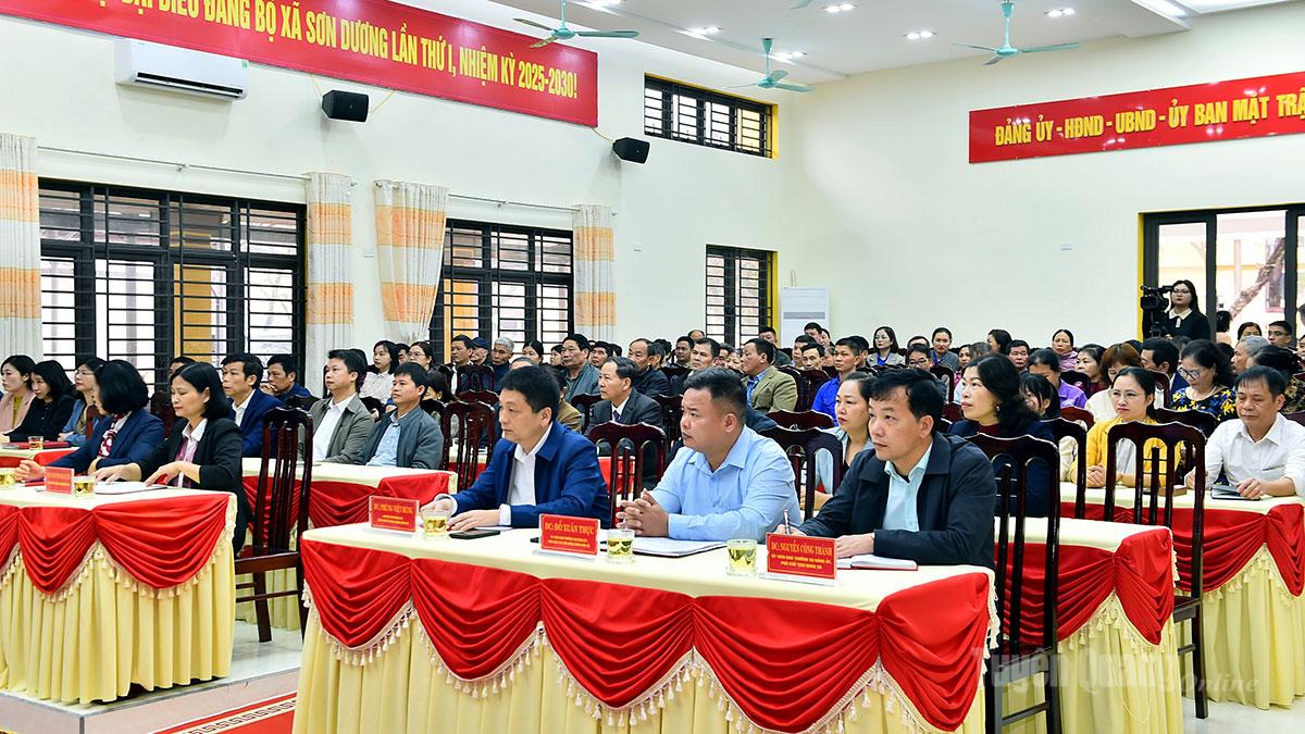 C&aacute;c đại biểu v&agrave; cử tri x&atilde; Sơn Dương tại hội nghị. Ảnh: Tuy&ecirc;n Quang Online