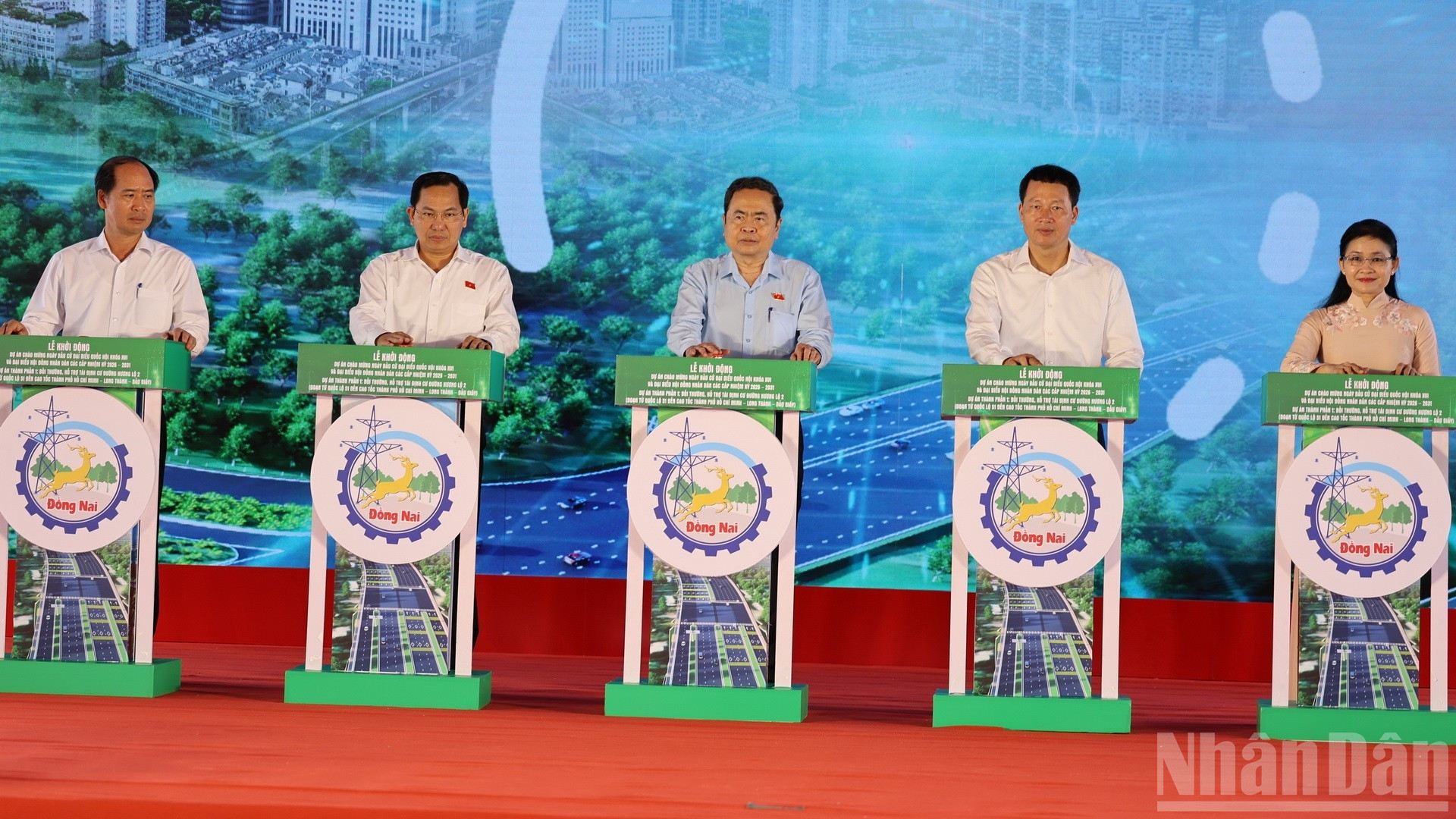 Chủ tịch Quốc hội dự khởi động dự án chào mừng ngày bầu cử