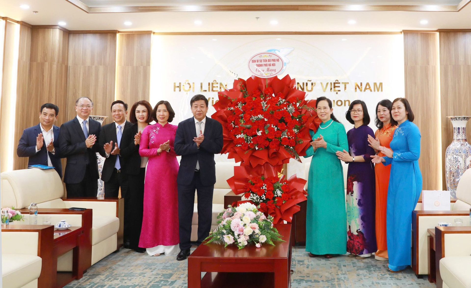 Lãnh đạo Hà Nội ghi nhận vai trò của phụ nữ Thủ đô nhân Ngày Quốc tế Phụ nữ 8/3