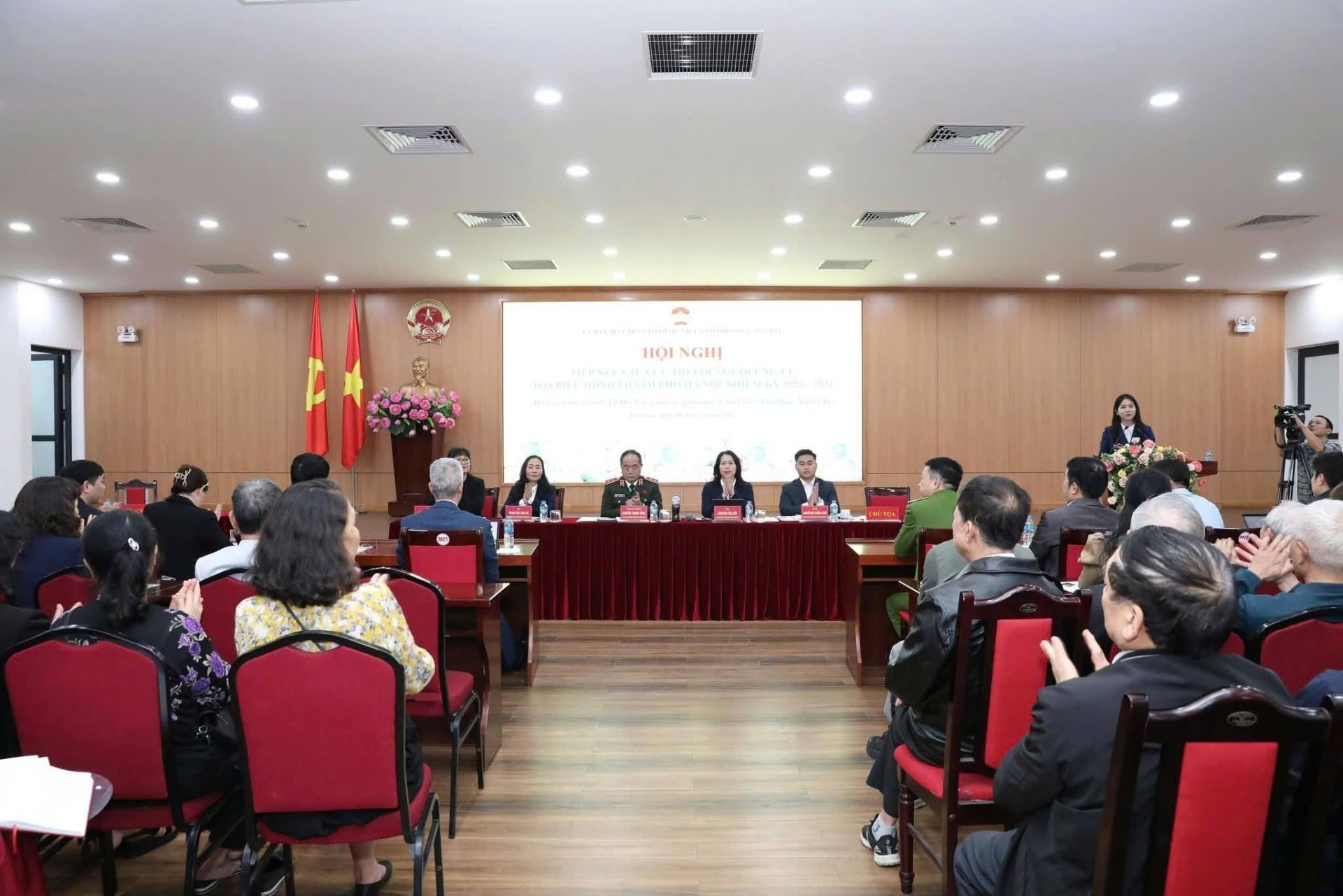 Quang cảnh Hội nghị tiếp xúc giữa cử tri với các ứng cử viên đại biểu Hội đồng nhân dân thành phố Hà Nội nhiệm kỳ 2026–2031 tại phường Cầu Giấy. Quang cảnh Hội nghị tiếp xúc giữa cử tri với các ứng cử viên đại biểu Hội đồng nhân dân thành phố Hà Nội nhiệm kỳ 2026–2031 tại phường Cầu Giấy.