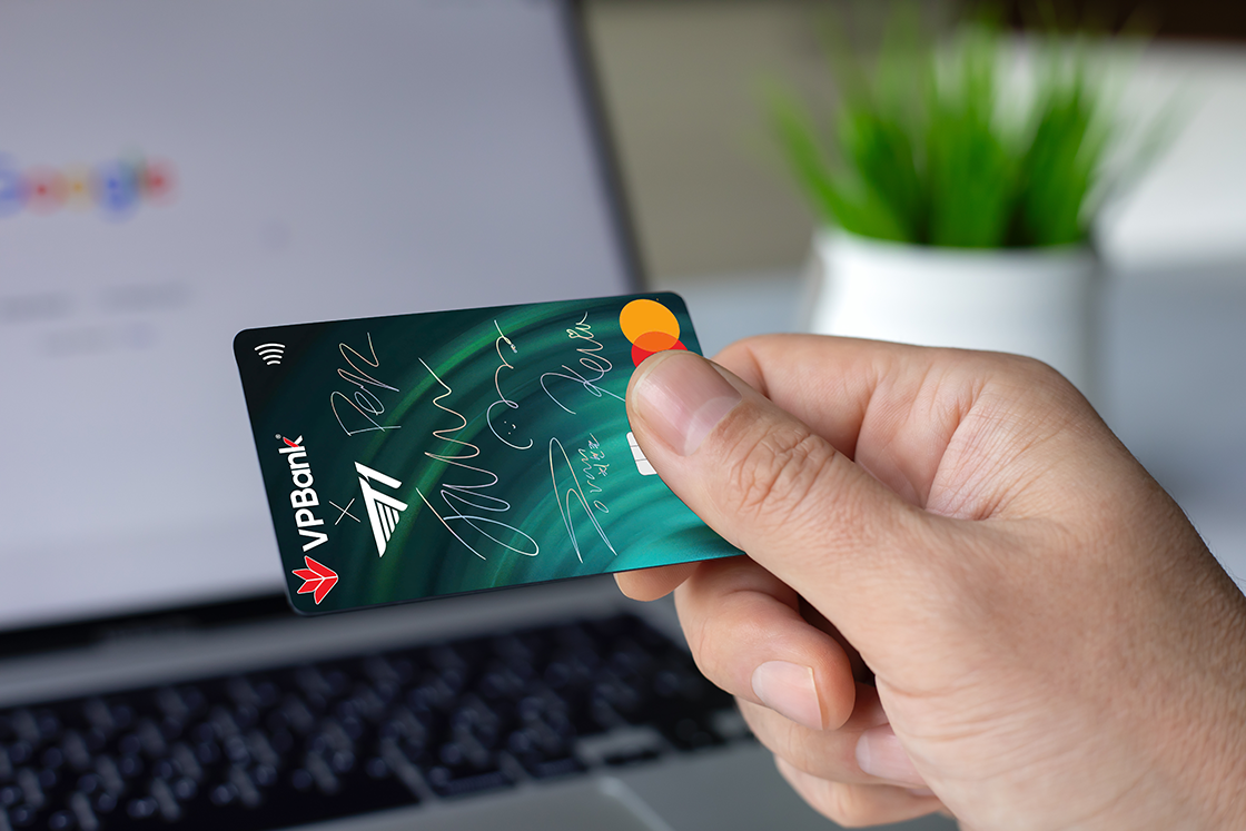 Sở hữu tấm thẻ phi&ecirc;n bản giới hạn c&oacute; chữ k&yacute; của 5 th&agrave;nh vi&ecirc;n T1 l&agrave; mơ ước của nhiều game thủ