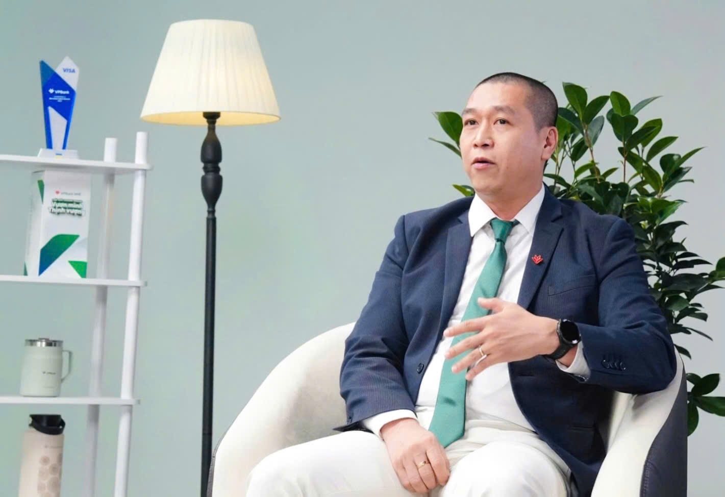 &Ocirc;ng Chử Minh Tuấn - Gi&aacute;m đốc Trung t&acirc;m Kinh doanh số & Ph&aacute;t triển đối t&aacute;c VPBankSME, chia sẻ c&aacute;ch ng&acirc;n h&agrave;ng t&iacute;ch hợp t&agrave;i ch&iacute;nh nh&uacute;ng v&agrave;o hệ sinh th&aacute;i số của doanh nghiệp