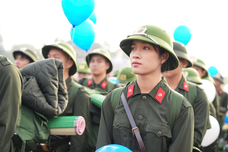 Nữ t&acirc;n binh Đinh Thị Trang tại Hội trại t&ograve;ng qu&acirc;n Khu vực 3 - Bảo L&acirc;m (L&acirc;m Đồng). Ảnh: Ph&uacute;c Kh&aacute;nh