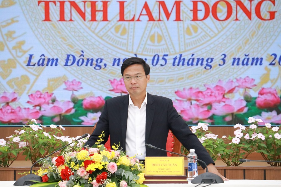 Đồng ch&iacute; Đinh Văn Tuấn, Tỉnh ủy vi&ecirc;n, Ph&oacute; Chủ tịch UBND tỉnh L&acirc;m Đồng chỉ đạo tại hội nghị.