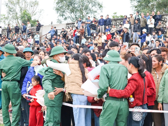 Nghệ An tiễn những thanh ni&ecirc;n ưu t&uacute; của khu vực 3 &ndash; Quỳ Ch&acirc;u l&ecirc;n đường nhập ngũ.