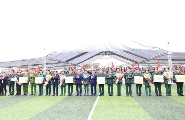 Chủ tịch UBND tỉnh Nghệ An Võ Trọng Hải dự lễ giao, nhận quân tại khu vực 3 - Quỳ Châu