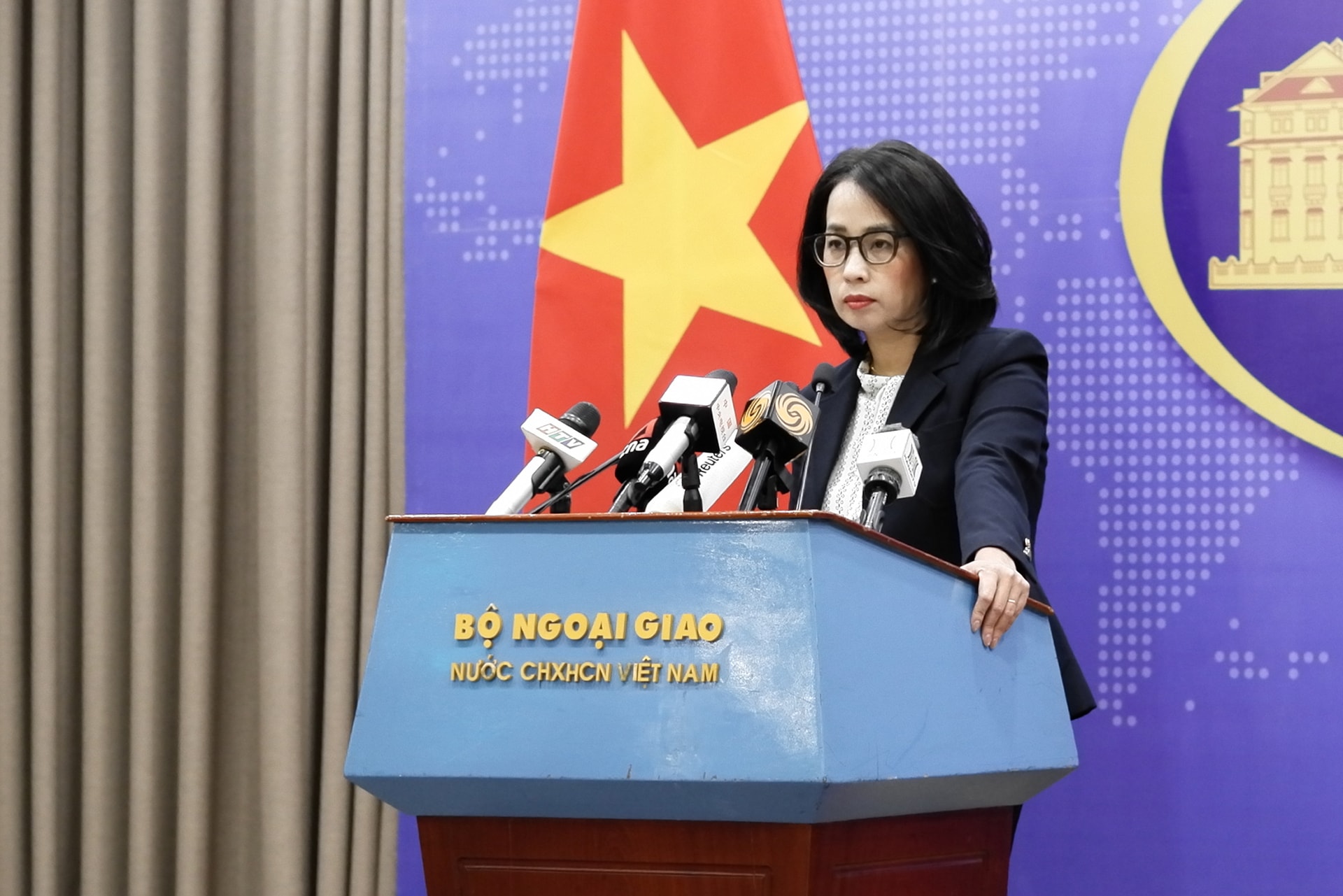 Người ph&aacute;t ng&ocirc;n Bộ Ngoại giao Phạm Thu Hằng tại họp b&aacute;o chiều 5/3. Ảnh: Ho&agrave;ng Linh