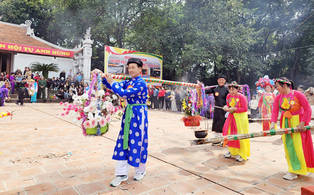 Cuộc thi nấu cơm niêu tạo không khí vui tươi cho lễ hội. Cuộc thi nấu cơm niêu tạo không khí vui tươi cho lễ hội.