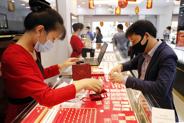 Giá vàng tăng mạnh, chuyên gia cảnh báo rủi ro khi lướt sóng