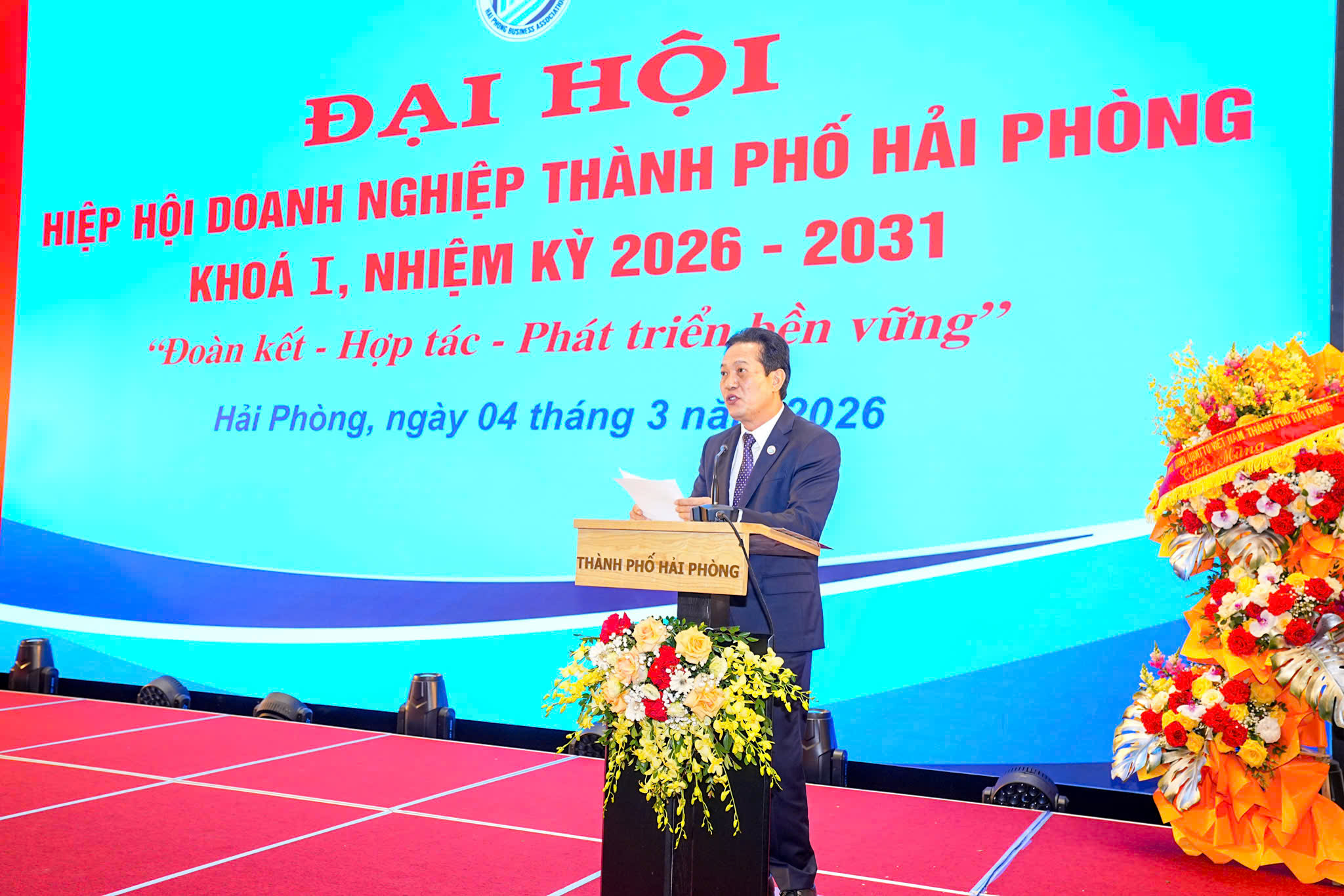 Chủ tịch Hiệp hội Doanh nghiệp th&agrave;nh phố Trần Văn Thắng ph&aacute;t biểu tại Đại hội.