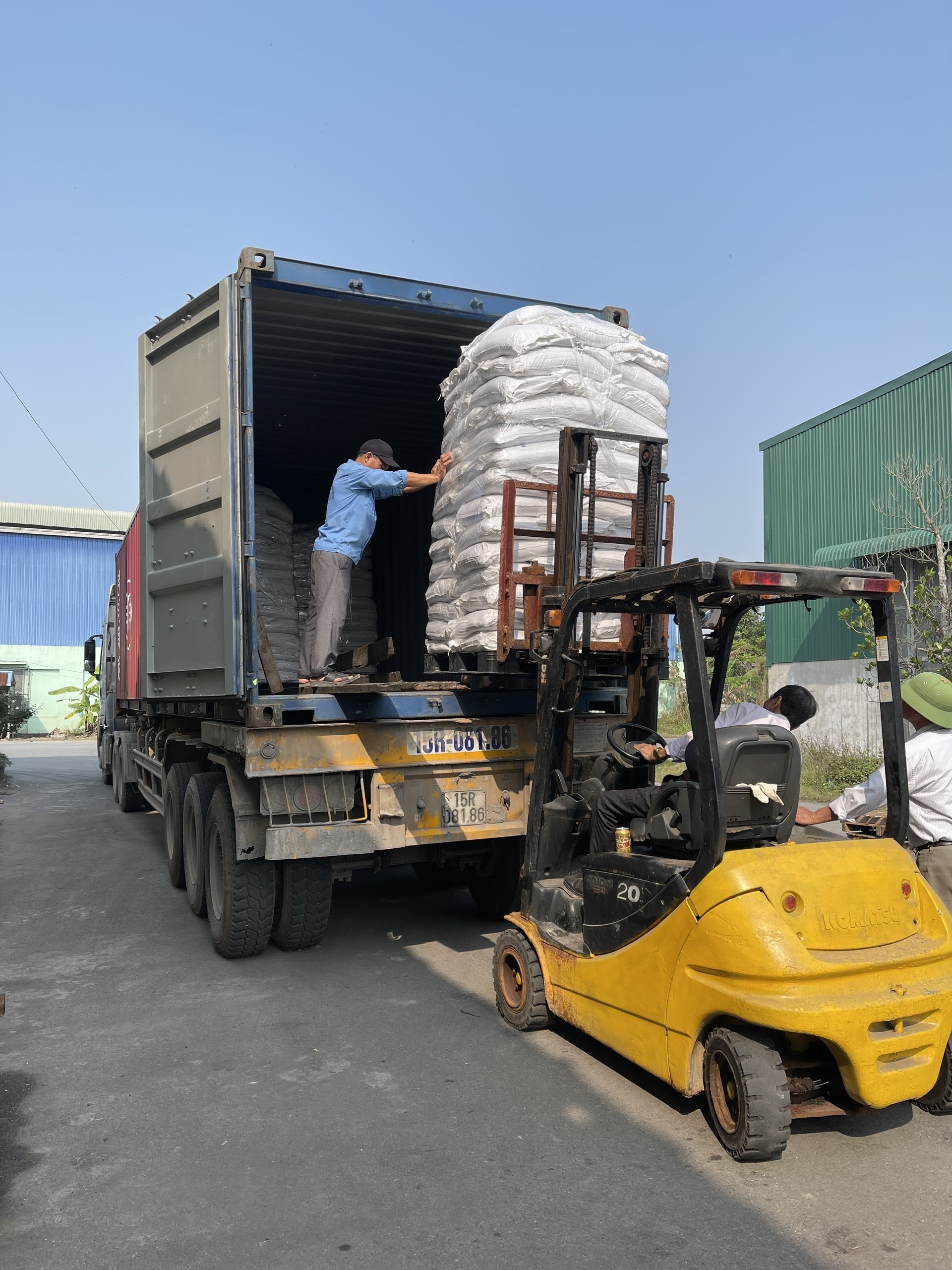 Hiện tại c&ocirc;ng ty đang xuất khẩu h&agrave;ng trăm tấn muối sang thị trường Nhật Bản h&agrave;ng năm, đem đến doanh số ổn định v&agrave; khẳng định vị thế cho doanh nghiệp.