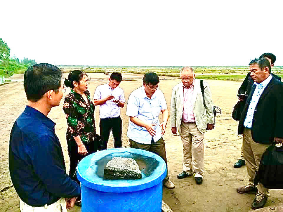 Chuy&ecirc;n gia Nhật Bản nhiều lần sang để kiểm định chất lượng sản phẩm muối của c&ocirc;ng ty.