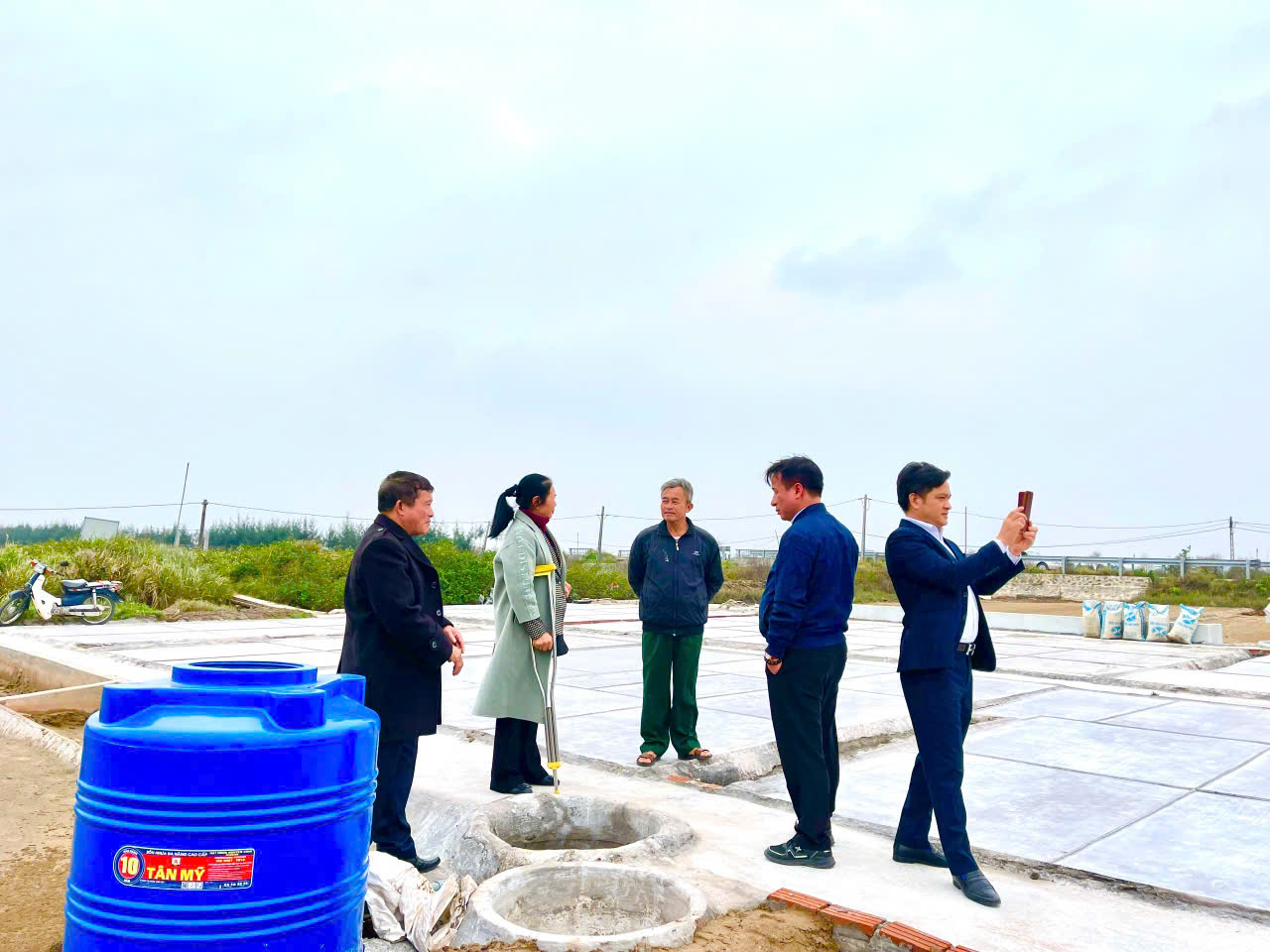 Cục N&ocirc;ng l&acirc;m thuỷ sản v&agrave; nghề muối xuống thăm v&agrave; kiểm tra tiến độ v&agrave; chất lượng dự &aacute;n khuyến di&ecirc;m di cty thực hiện