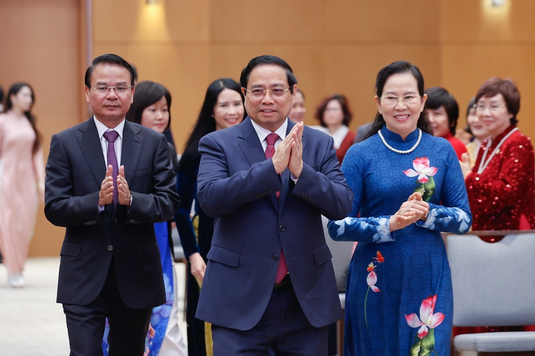 Thủ tướng Phạm Minh Ch&iacute;nh tới dự gặp mặt nữ l&atilde;nh đạo, quản l&yacute; c&aacute;c cơ quan Trung ương v&agrave; trao giải thưởng Kovalevskaia năm 2025 - Ảnh: VGP/Nhật Bắc