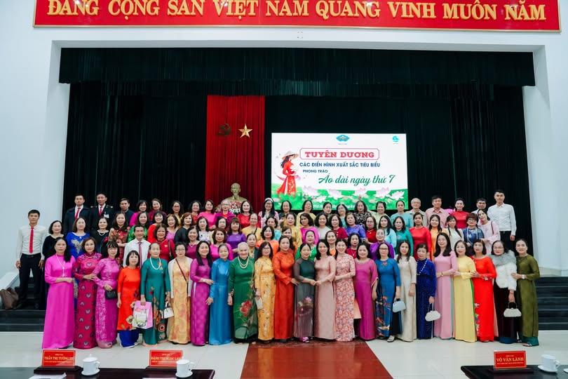 “Phong trào áo dài thứ 7” - nét đẹp của tiểu thương chợ Đông Ba