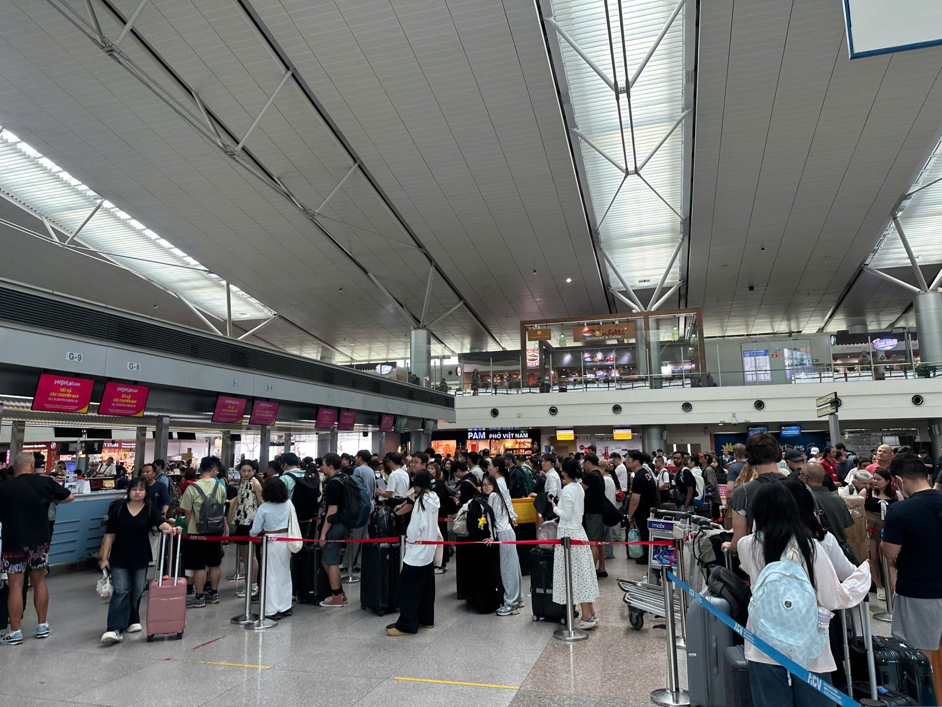 Tân Sơn Nhất đón hơn 4,5 triệu lượt khách trong cao điểm Tết 2026