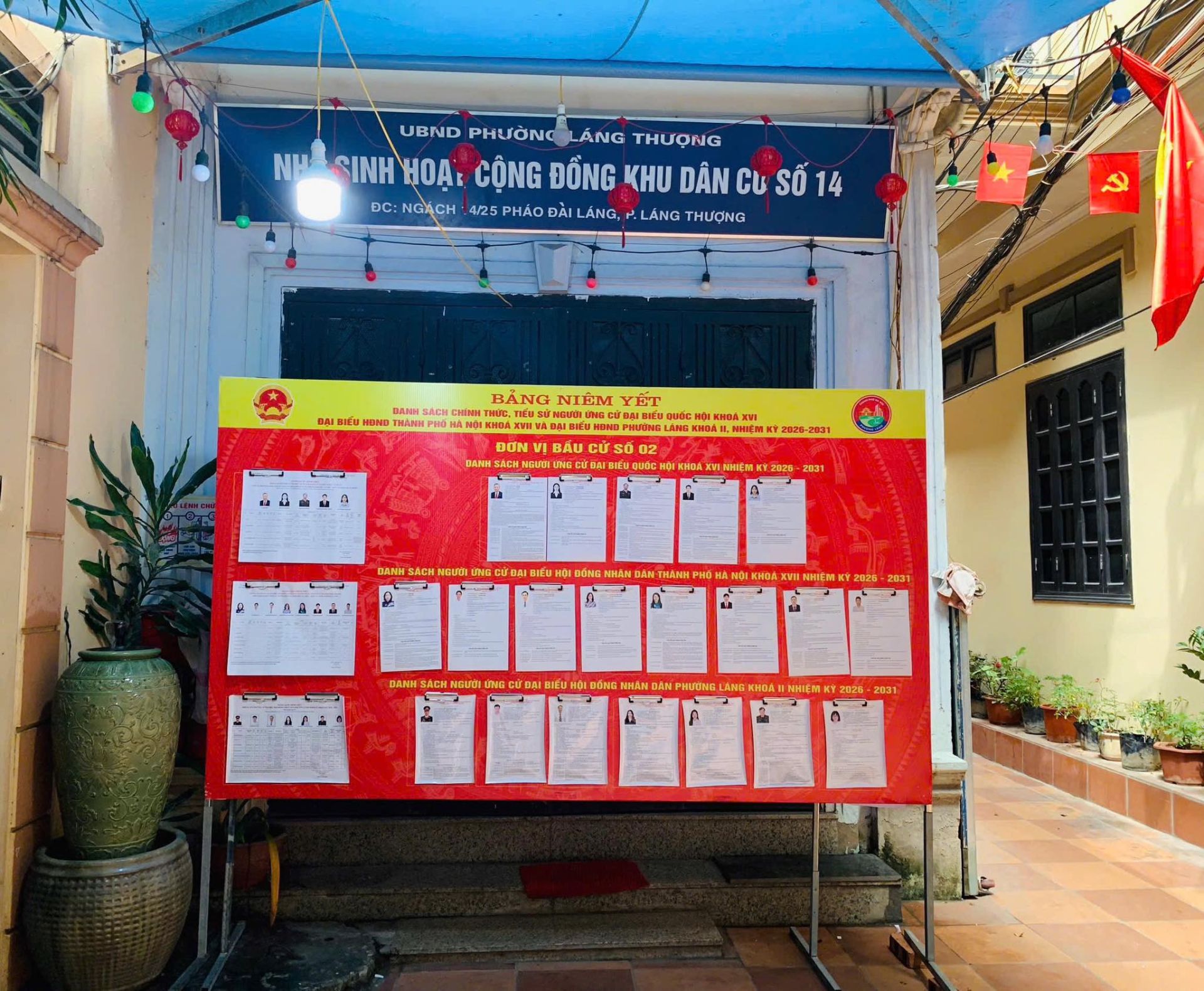 Khu vực ni&ecirc;m yết danh s&aacute;ch cử tri v&agrave; tiểu sử người ứng cử đại biểu Quốc hội kh&oacute;a XVI v&agrave; đại biểu Hội đồng nh&acirc;n d&acirc;n c&aacute;c cấp nhiệm kỳ 2026&ndash;2031 tại khu d&acirc;n cư phường L&aacute;ng