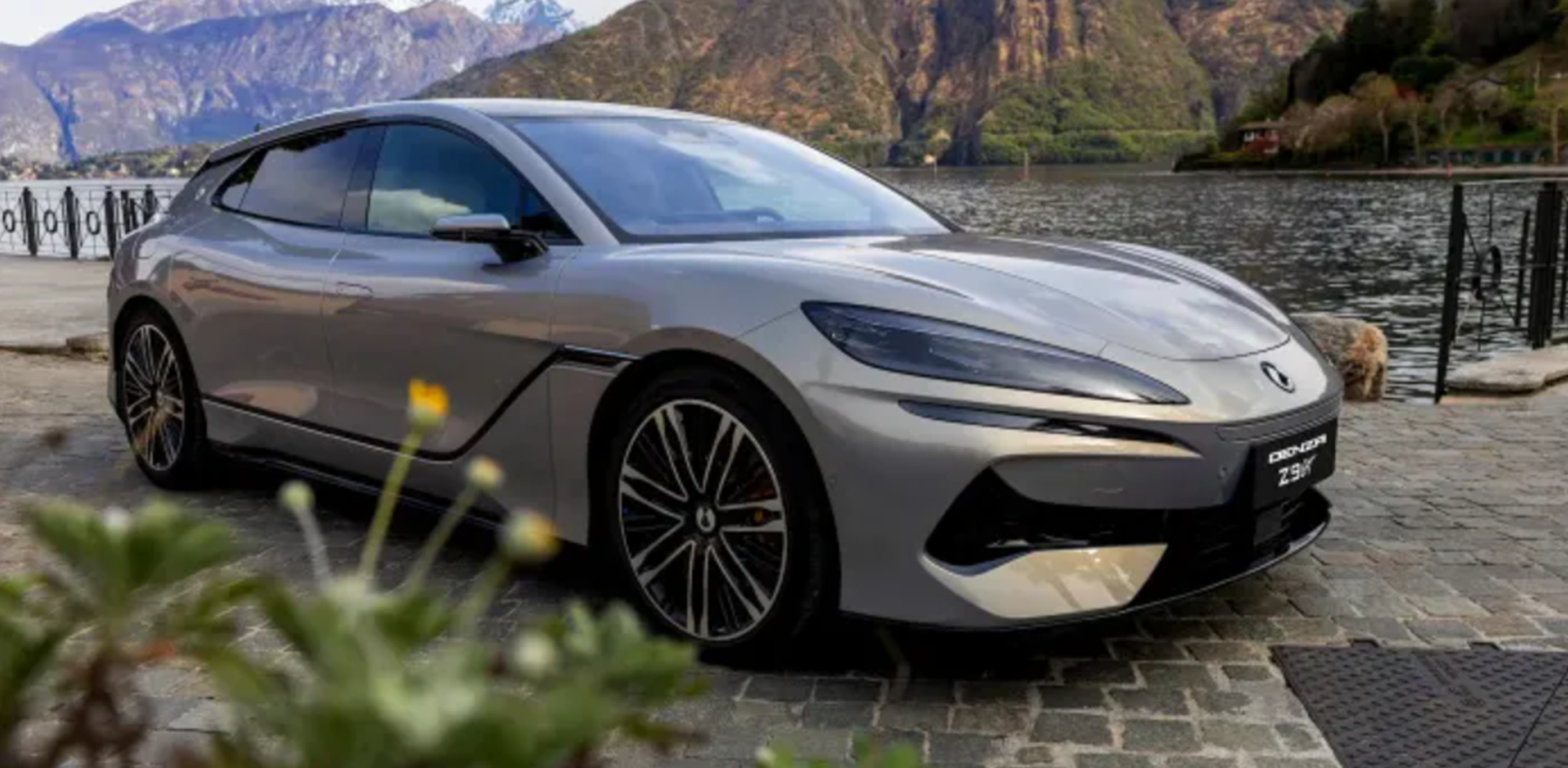 Thương hiệu xe điện cao cấp Denza, thuộc hệ sinh th&aacute;i của BYD, vừa ch&iacute;nh thức tr&igrave;nh l&agrave;ng mẫu Z9 GT phi&ecirc;n bản n&acirc;ng cấp tại thị trường Trung Quốc