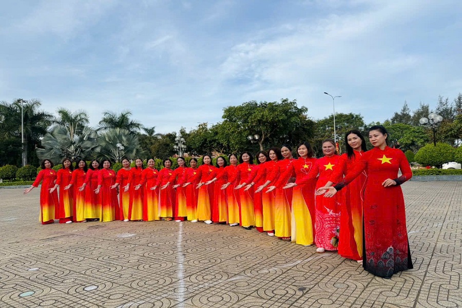 Hoạt động kỷ niệm 116 năm Ng&agrave;y Quốc tế Phụ nữ v&agrave; &ldquo;Tuần lễ &Aacute;o d&agrave;i&rdquo; năm 2026 tại x&atilde; Đinh Văn - L&acirc;m H&agrave;