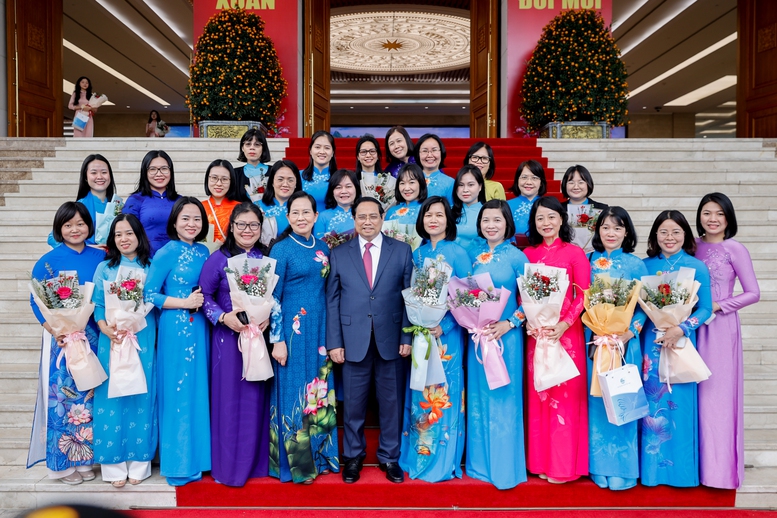 Thủ tướng v&agrave; c&aacute;c đại biểu dự gặp mặt - Ảnh: VGP/Nhật Bắc