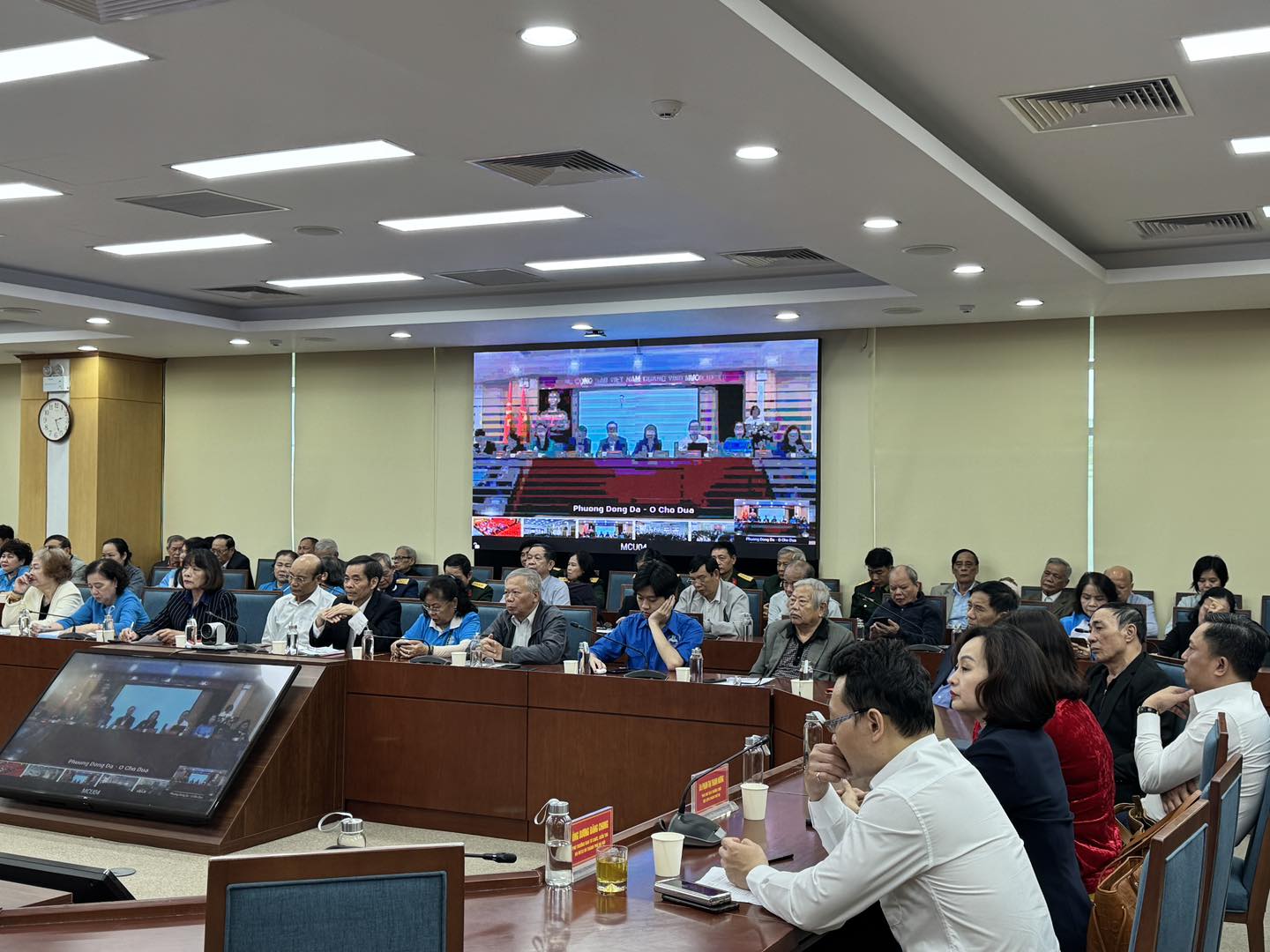 Cử tri phường Đống Đa tham dự hội nghị tiếp x&uacute;c cử tri với c&aacute;c ứng cử vi&ecirc;n đại biểu Quốc hội kh&oacute;a XVI thuộc Đơn vị bầu cử số 2.