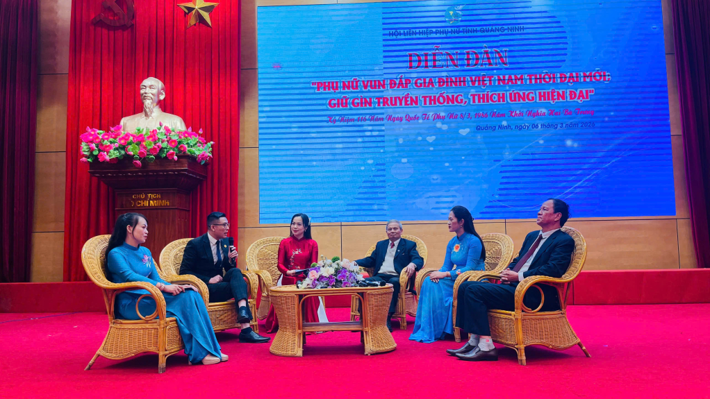 C&aacute;c đại biểu tham gia giao lưu tọa đ&agrave;m 