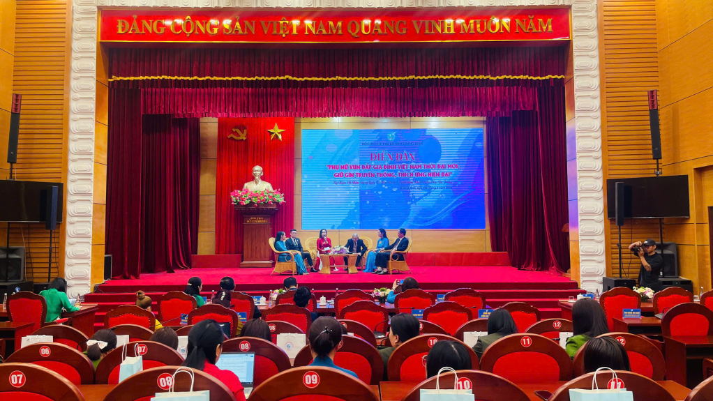 Diễn đàn “Phụ nữ vun đắp Gia đình Việt Nam thời đại mới; giữ gìn truyền thống, thích ứng hiện đại”