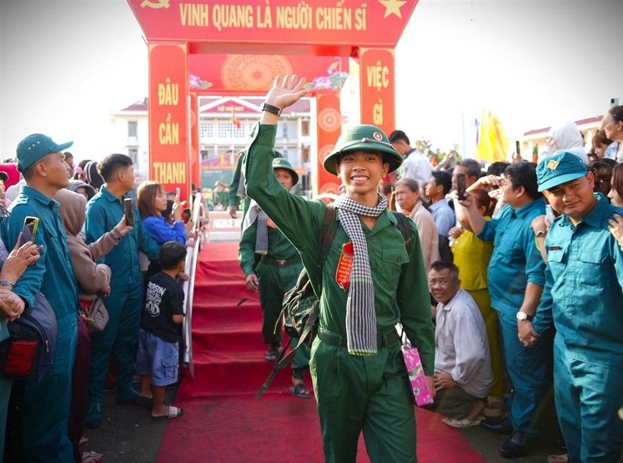 Cà Mau hoàn thành 100% chỉ tiêu giao quân với 2.348 tân binh