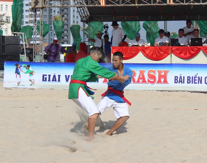 Trận đấu giữa VĐV đội Đ&agrave; Nẵng v&agrave; VĐV đội TP HCM hạng c&acirc;n dưới 55kg nam