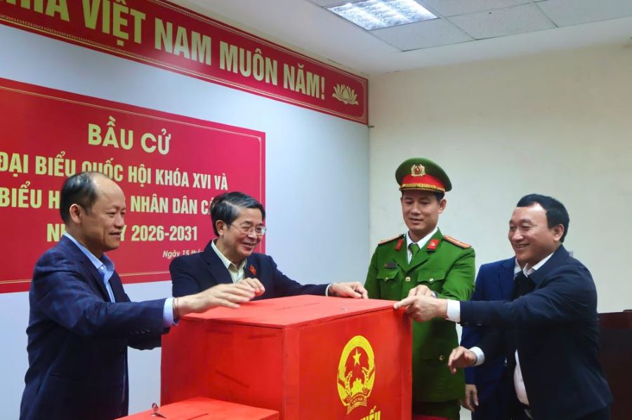 Ph&oacute; Chủ tịch Quốc hội Nguyễn Đức Hải kiểm tra c&ocirc;ng t&aacute;c chuẩn bị bầu cử